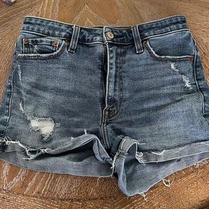 Abercrombie High Rise Short Medium Wash